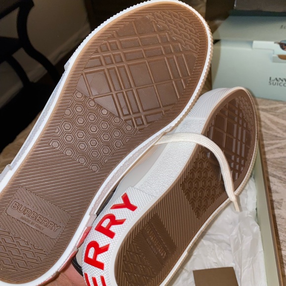 Burberry sneakers. Never worn - Picture 5 of 5